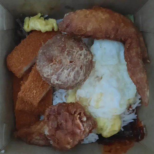 Nasi lemak — fish fillet + bergedil + chicken wing via Lazada flash sale ($3 + $1.20 + $1.90)!