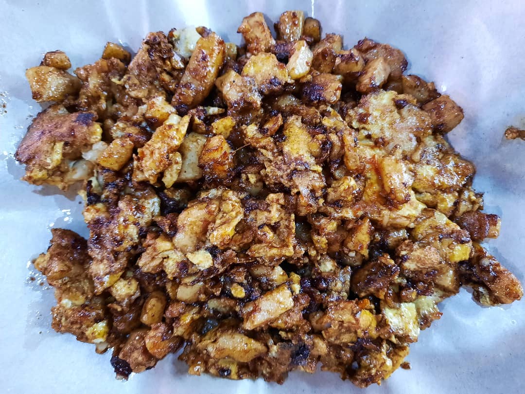 Black carrot cake — dark sweet soya fried chai tow kway ($4)!