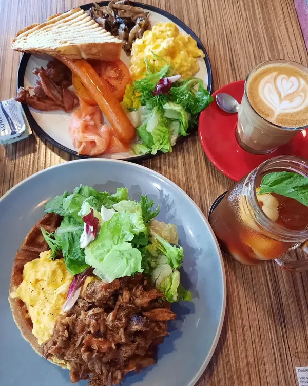 Refuel Cafe (Bedok Reservoir): Full Tank + Porky Egg Waffle + drinks ($42)!