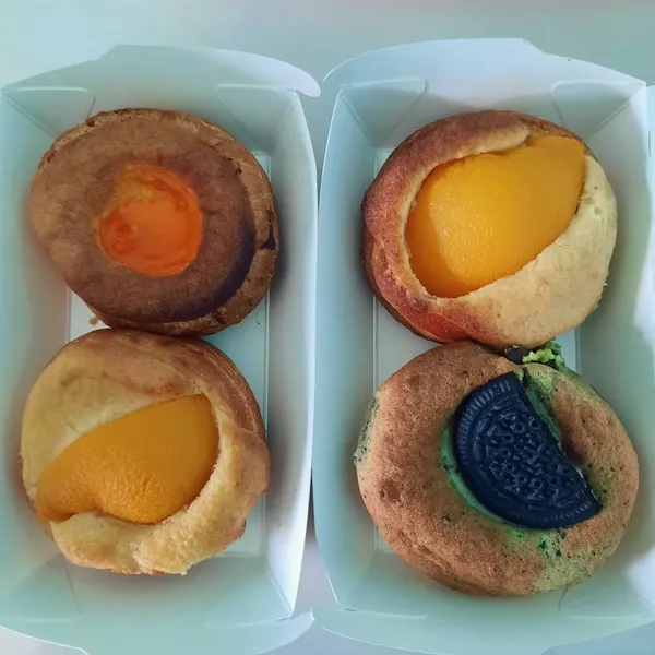 Lava bakery — orange pomelo + peach aloe + cookies & cream lava ($8)!