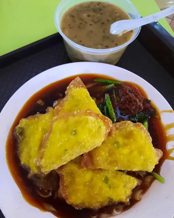 Fried fish dumpling hor fun + green bean sago ($6.10)!