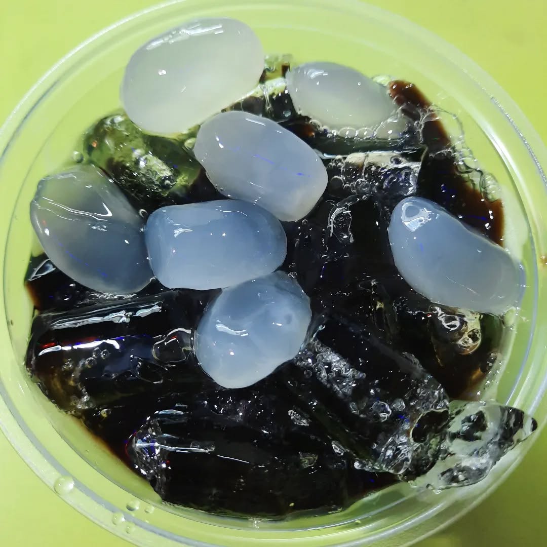 Grass jelly with attap seeds ($1.70)!