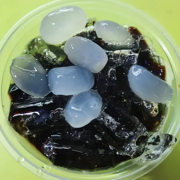 Grass jelly with attap seeds ($1.70)!