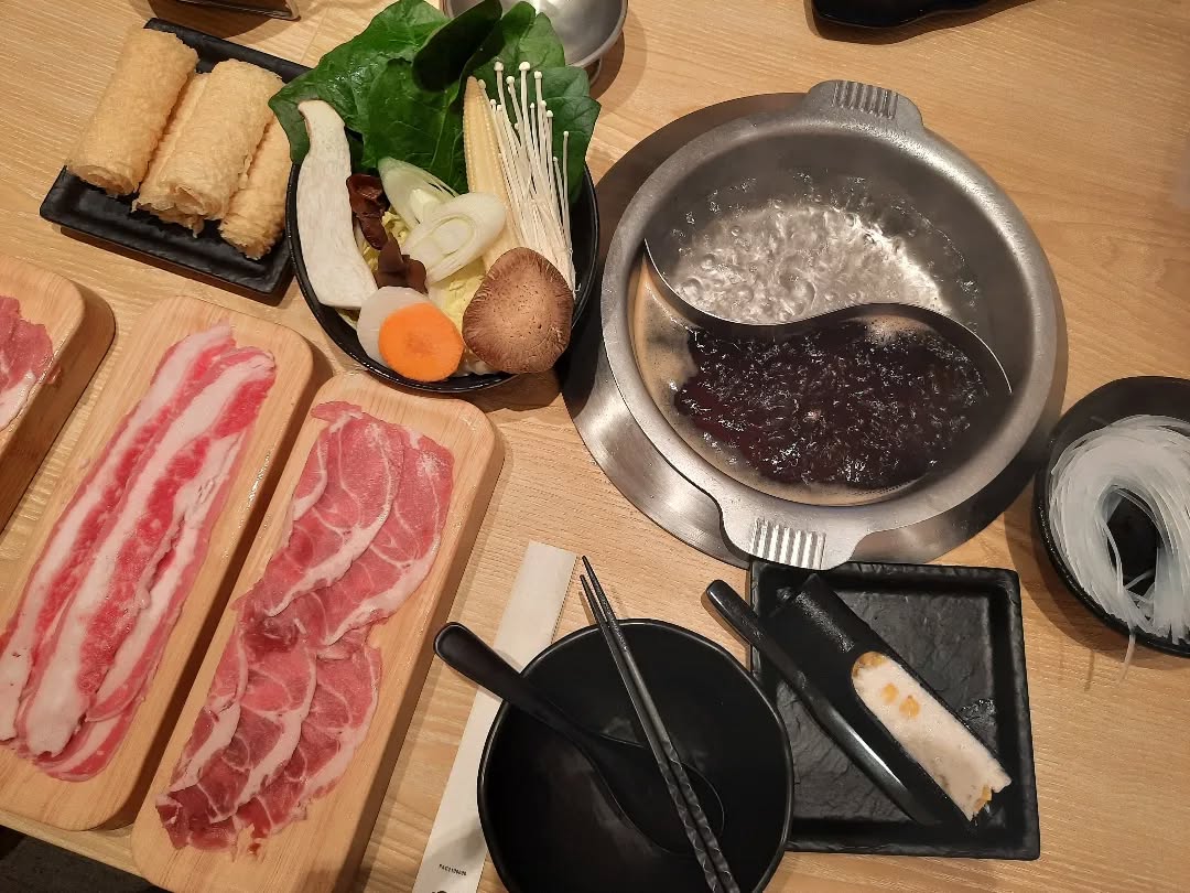Rainy day pork + beef shabu set ($20.90++)!