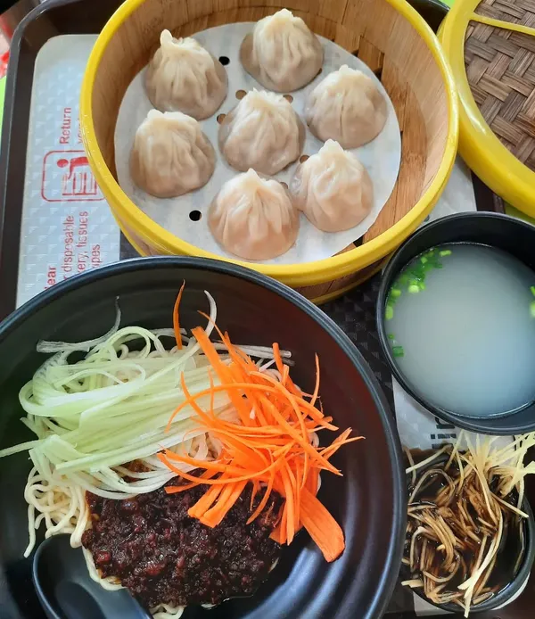 Flourful Delight 知味面点: XLB + Zhajiang Mian ($9)!