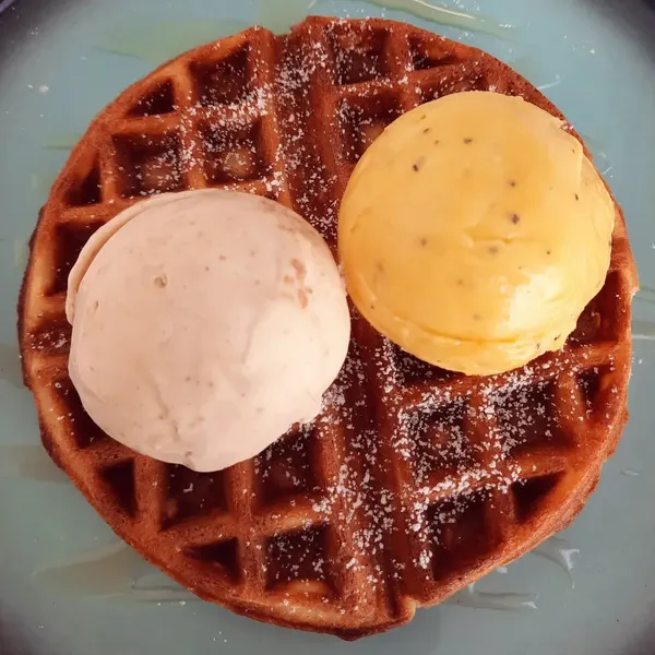 Speculoos + Mango Passionfruit Ice Cream Waffle ($9.20)!