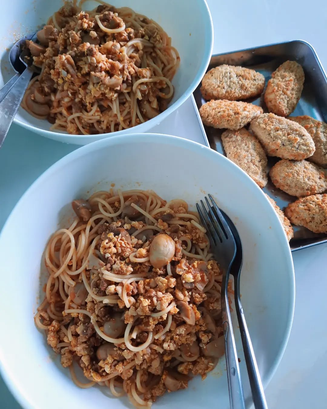 W cooks — home spaghetti!