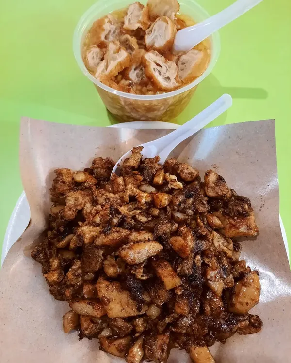 Black Carrot Cake + Tau Suan ($4.40)!