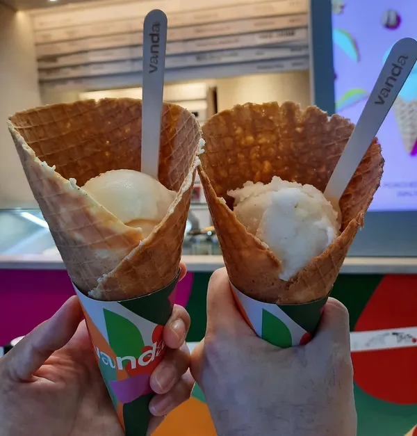 Vanda — chrysanthemum goji + poached pear walnut on botanical cones ($12.80)!