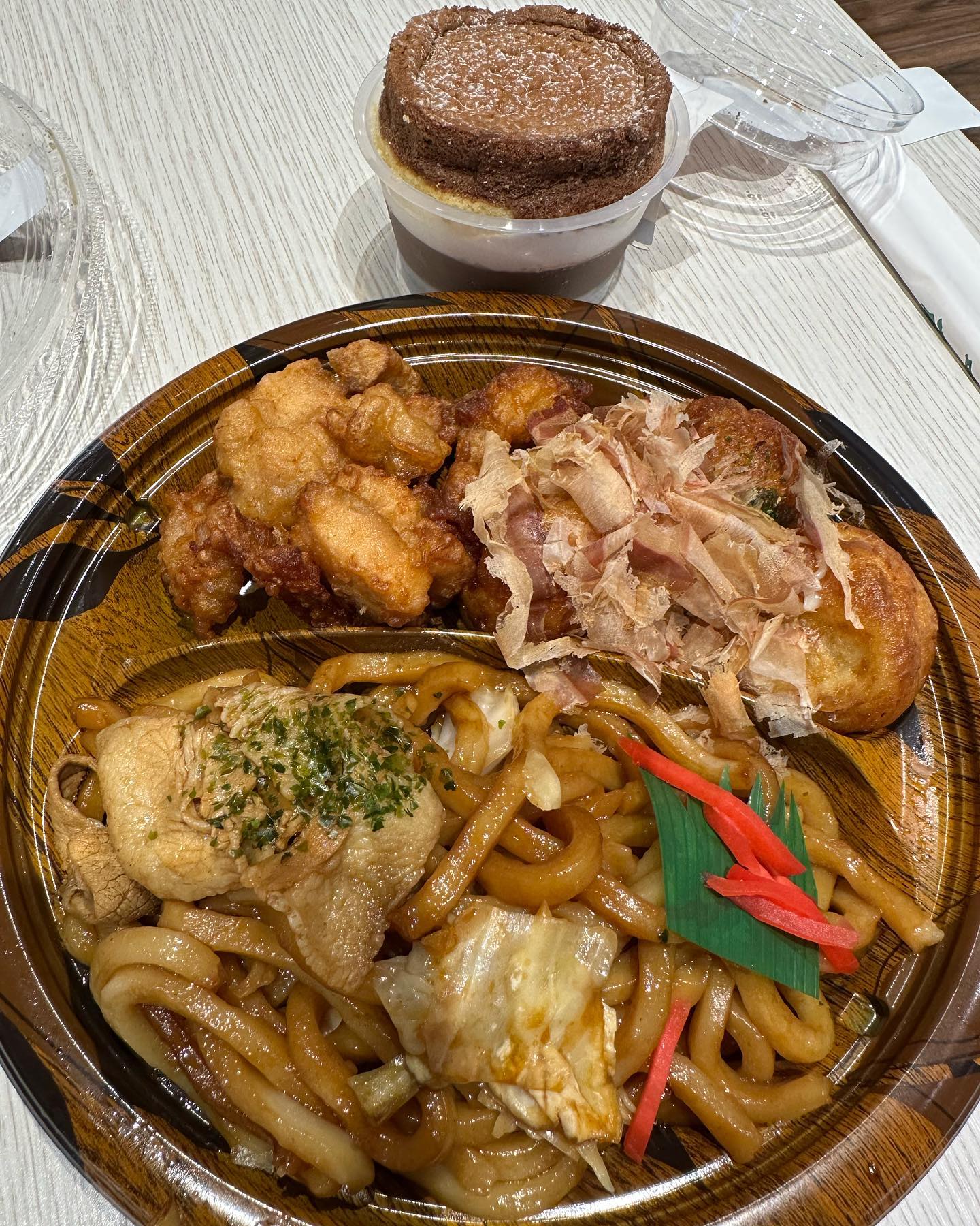 Yaki udon set + chocolate soufflé pudding ($12.40)!