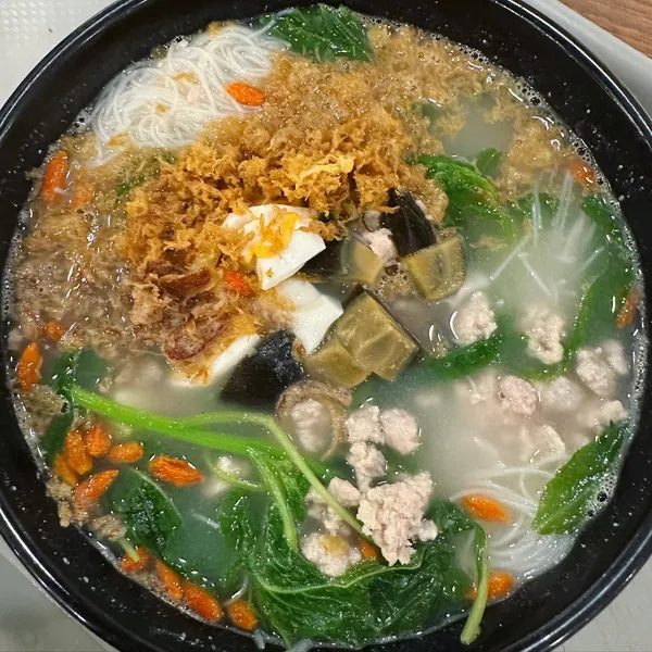 Signature trio egg spinach bee hoon soup ($6.60)!