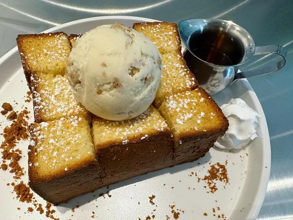 Golden butter toast + soya bean milk with you tiao ($15)!