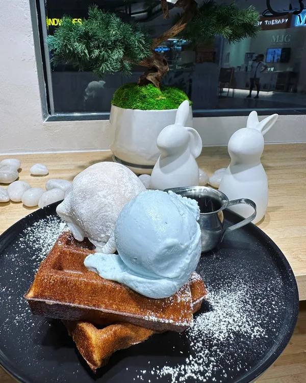 Usagi — original waffle + kuromitsu + samurai blue + lavender hojicha + mochi ($16)!