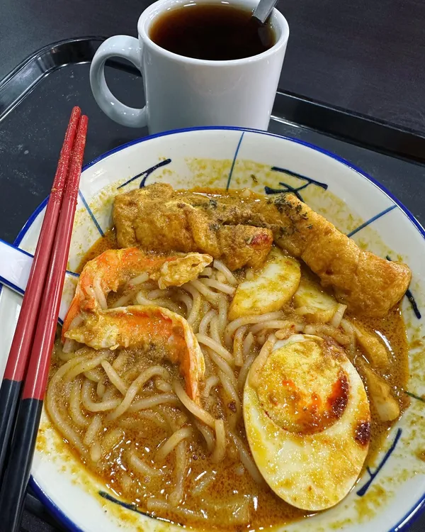 Joo Chiat Kim Choo — laksa + tea ($5.80)!