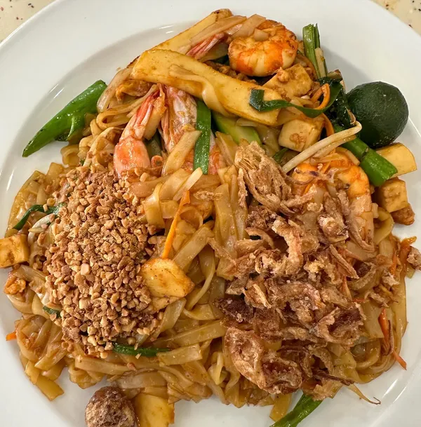 Tiong Bahru hawker phad thai ($6)!