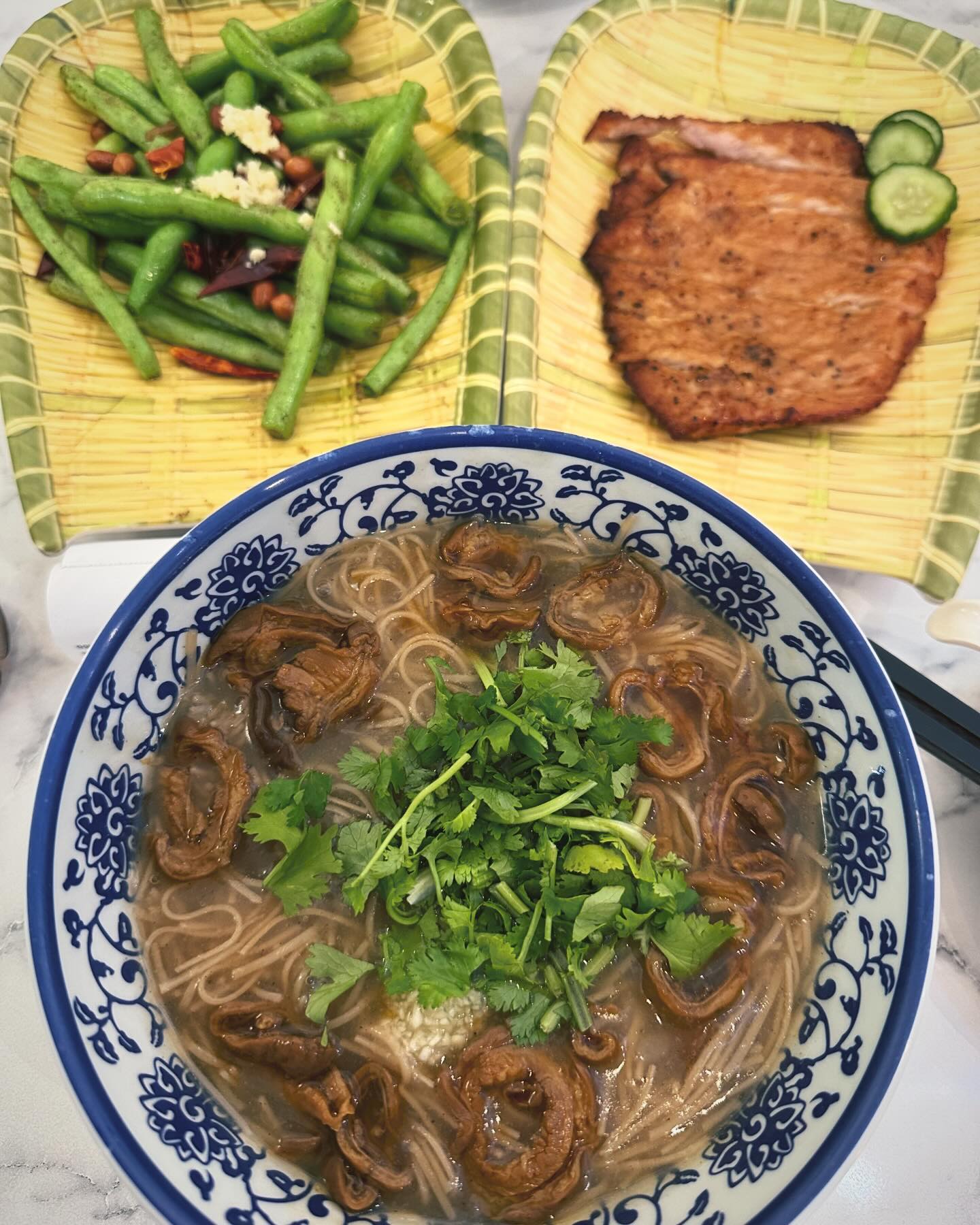 Ay-Chung Mian Xian (阿宗面线) — Taiwanese braised intestine vermicelli!