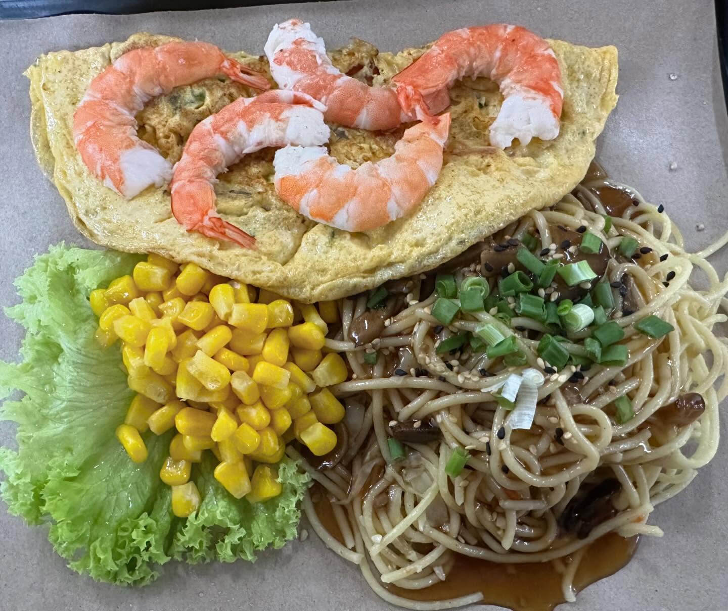 Omelette Chef — prawns omelette with spaghetti ($6)!