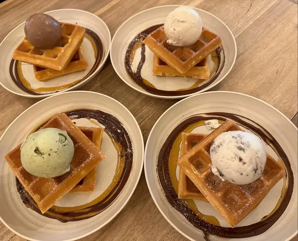 Creamier (Tiong Bahru): 1-for-1 waffles with four gelato flavours!
