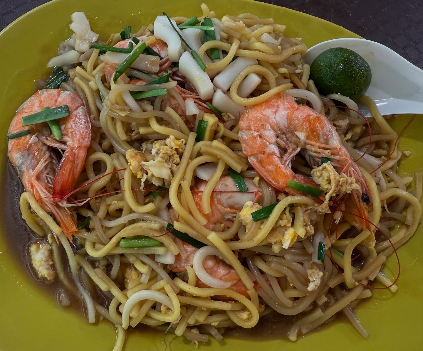 Hawker fried Hokkien mee with prawns + squid ($4)!