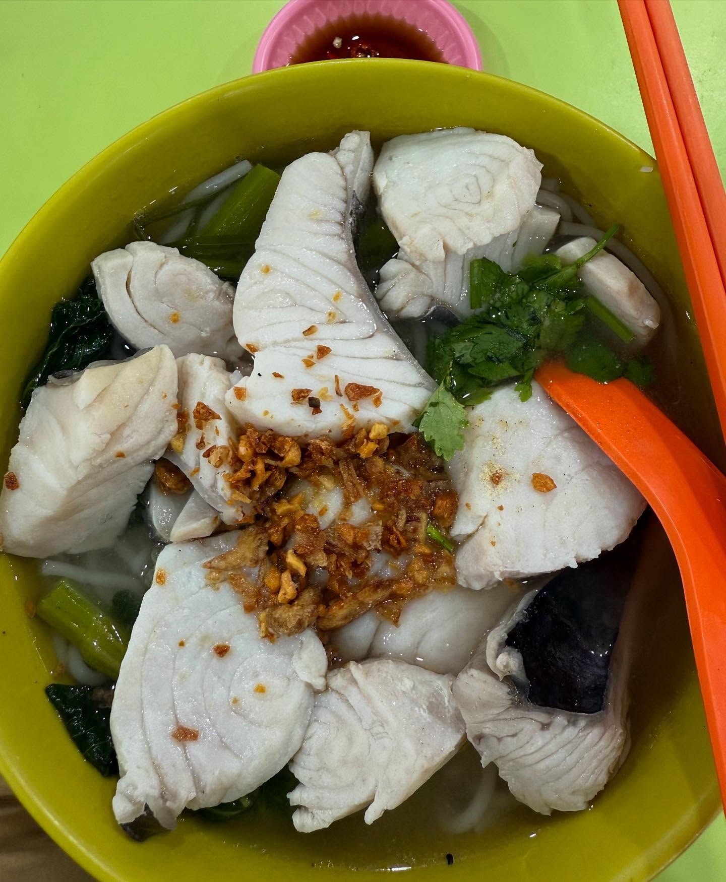 Sliced fish thick bee hoon soup — loaded fish bowl ($8)!