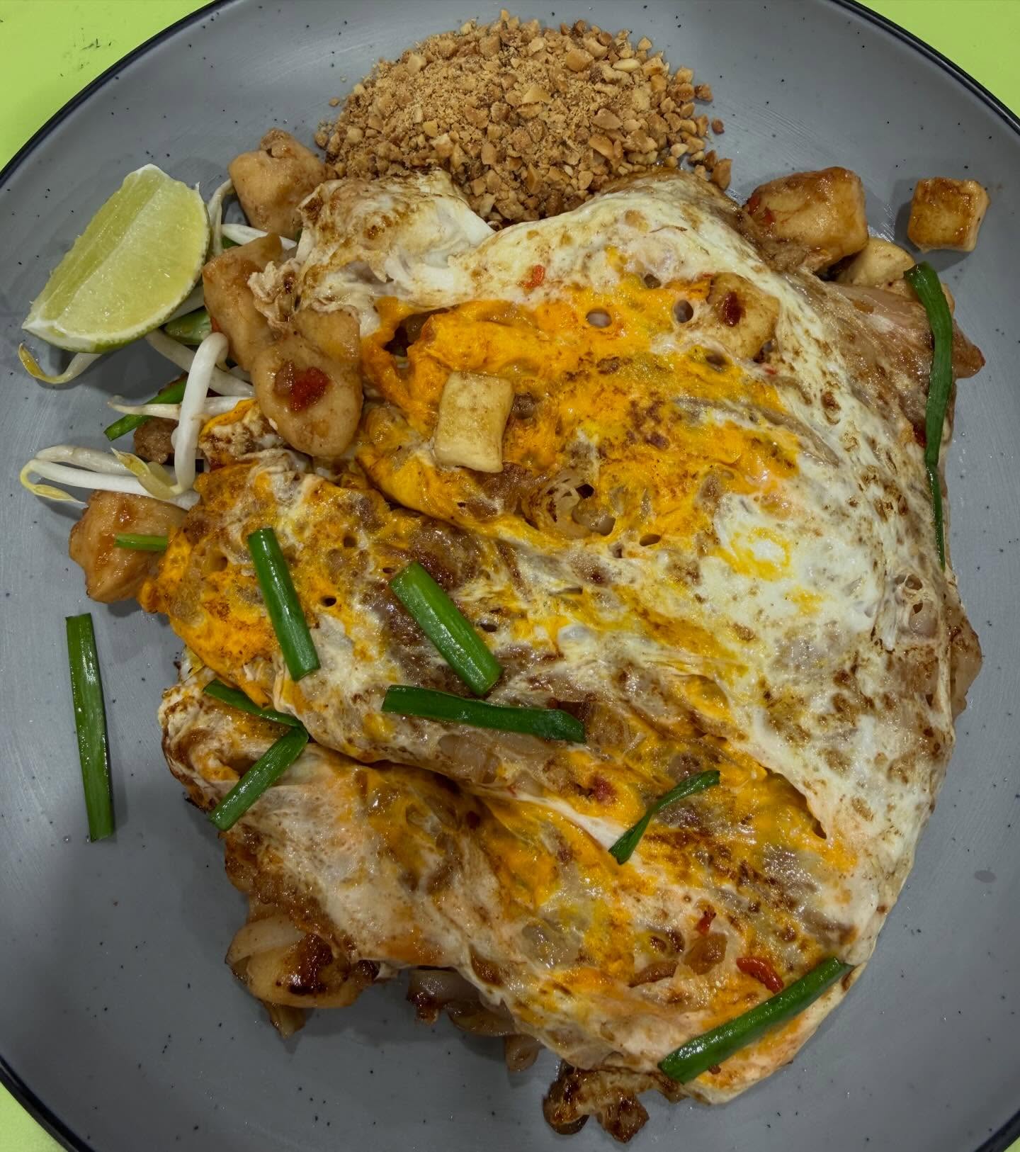 Hawker chicken pad thai with omelette blanket ($7)!