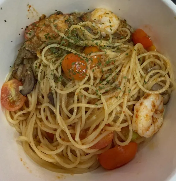 Laksa aglio olio — SG-Italian fusion pasta ($11.90)!