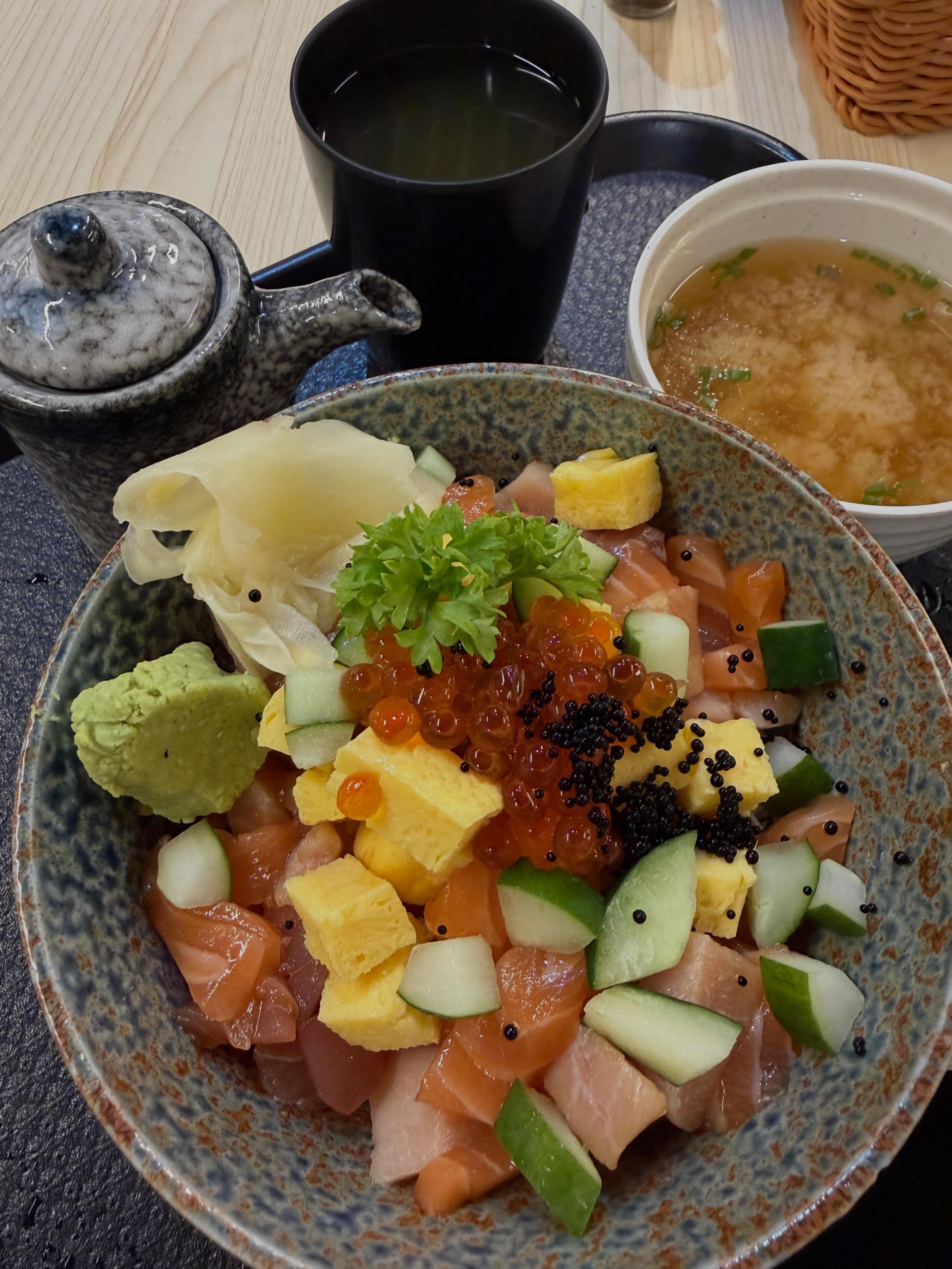 Bara chirashi don lunch set ($14.90+)!