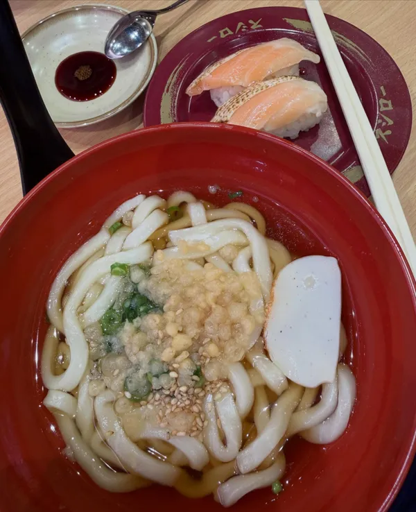 Salmon nigiri & udon @ Sushiro!