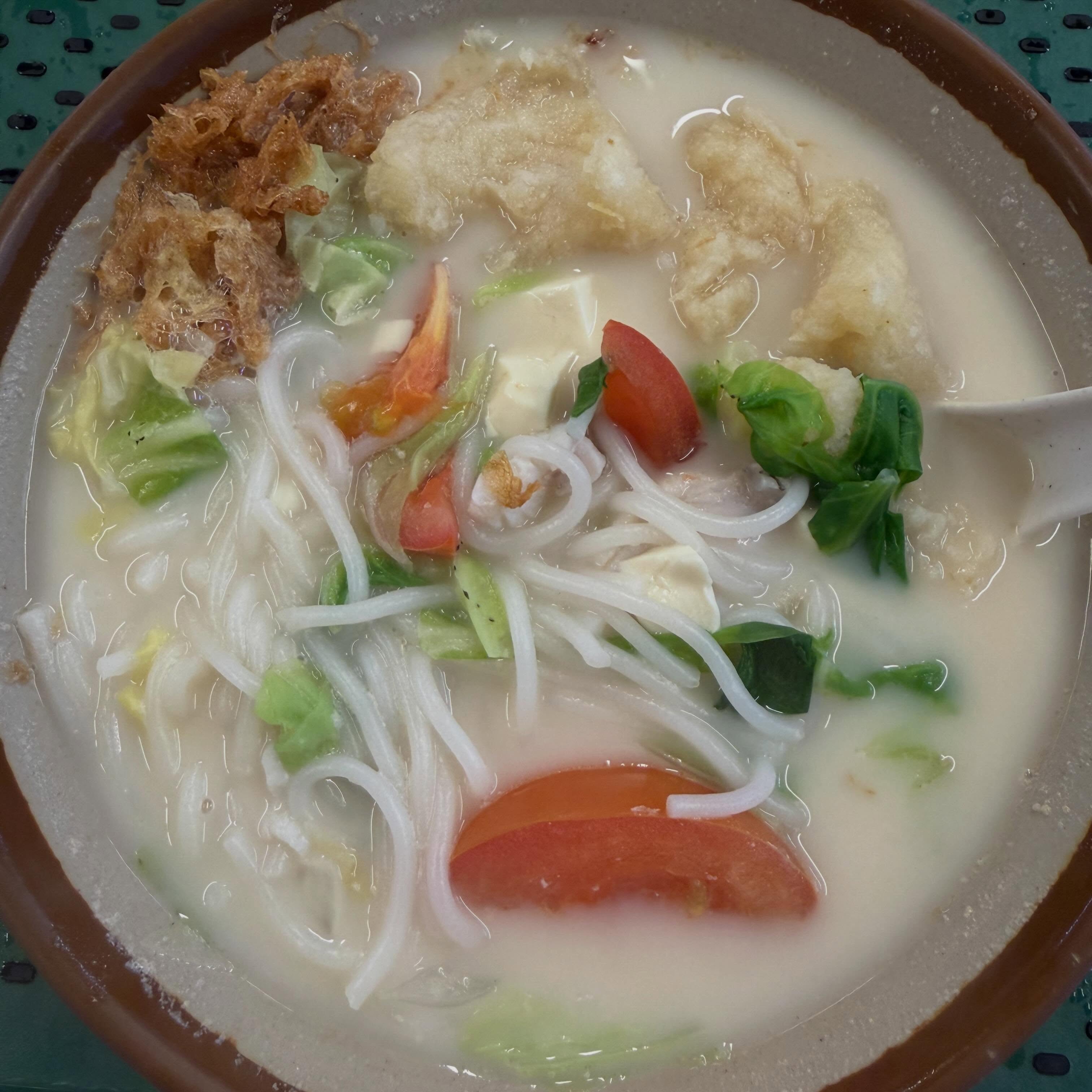 Mixed fish thick bee hoon soup ($9.50) @ Tai Seng Fish Soup, TANGS!
