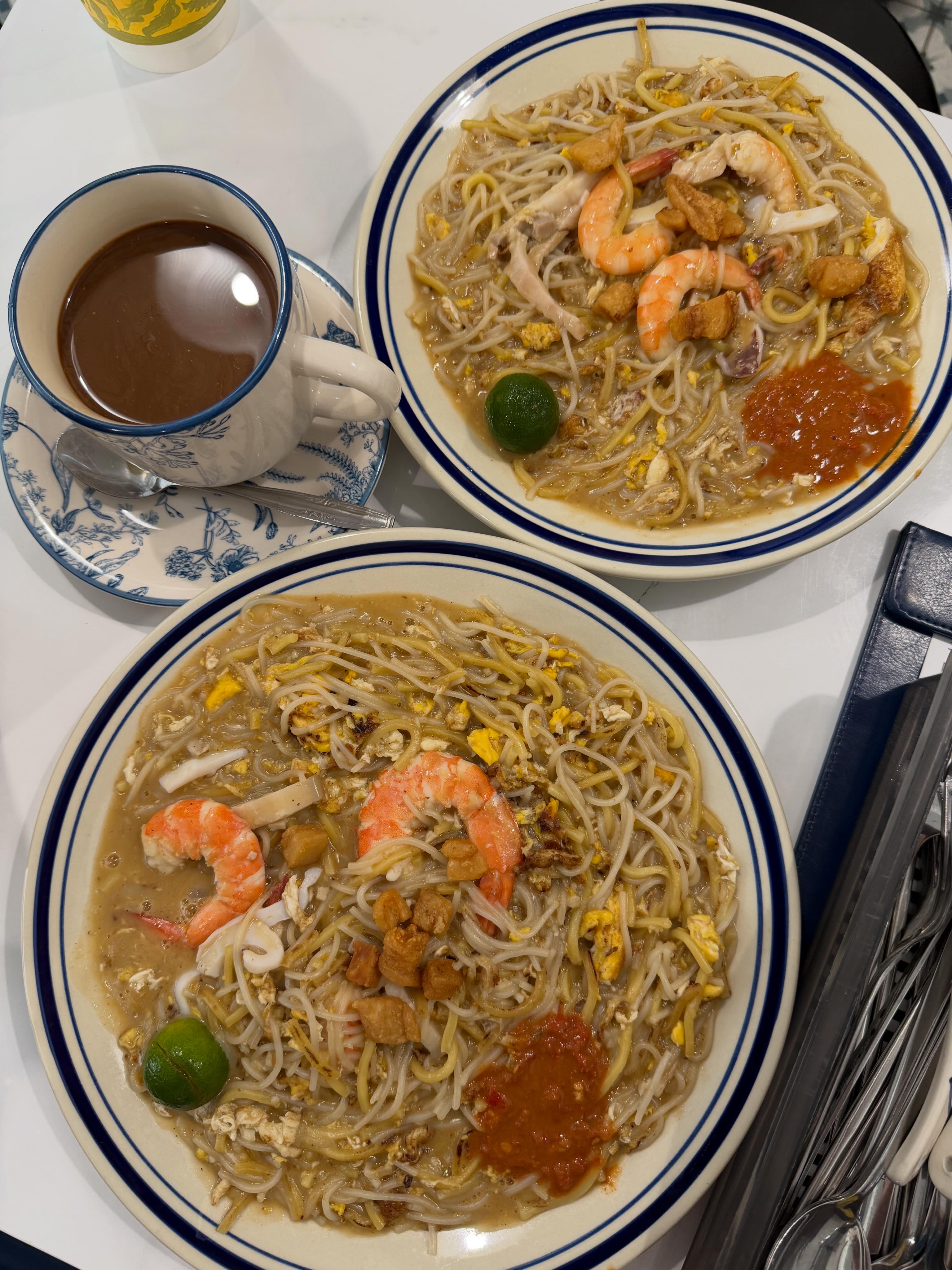 Fried Hokkien prawn mee ($7.80 / $11.80) & yuan yang @ Wok & Toast, Serangoon!